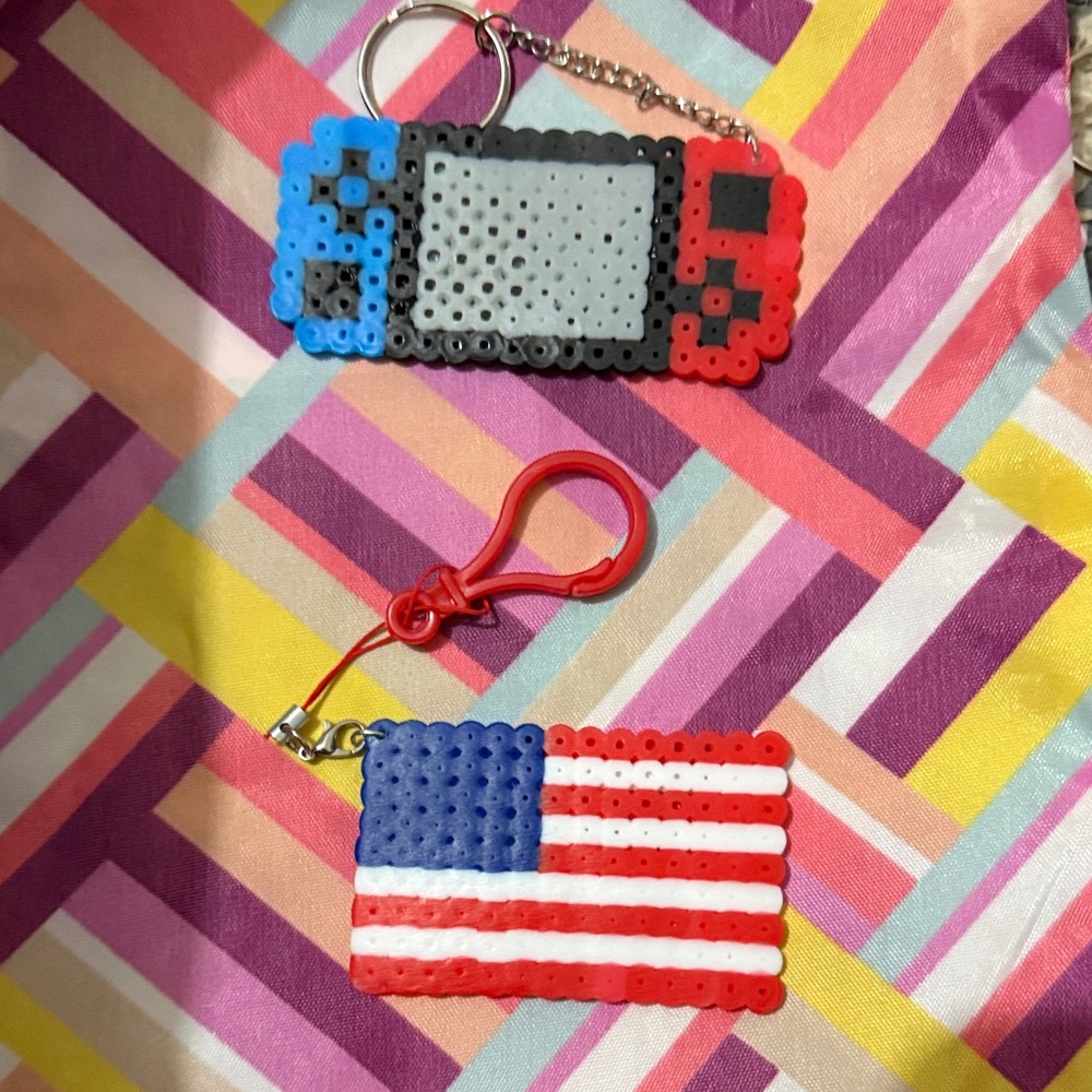 Red & Blue Handcrafted Game Console Keychain - Unbranded - Picture 4 of 7